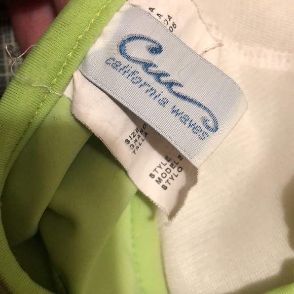 5/$25🖤 lime green bikini top - Picture 4 of 4